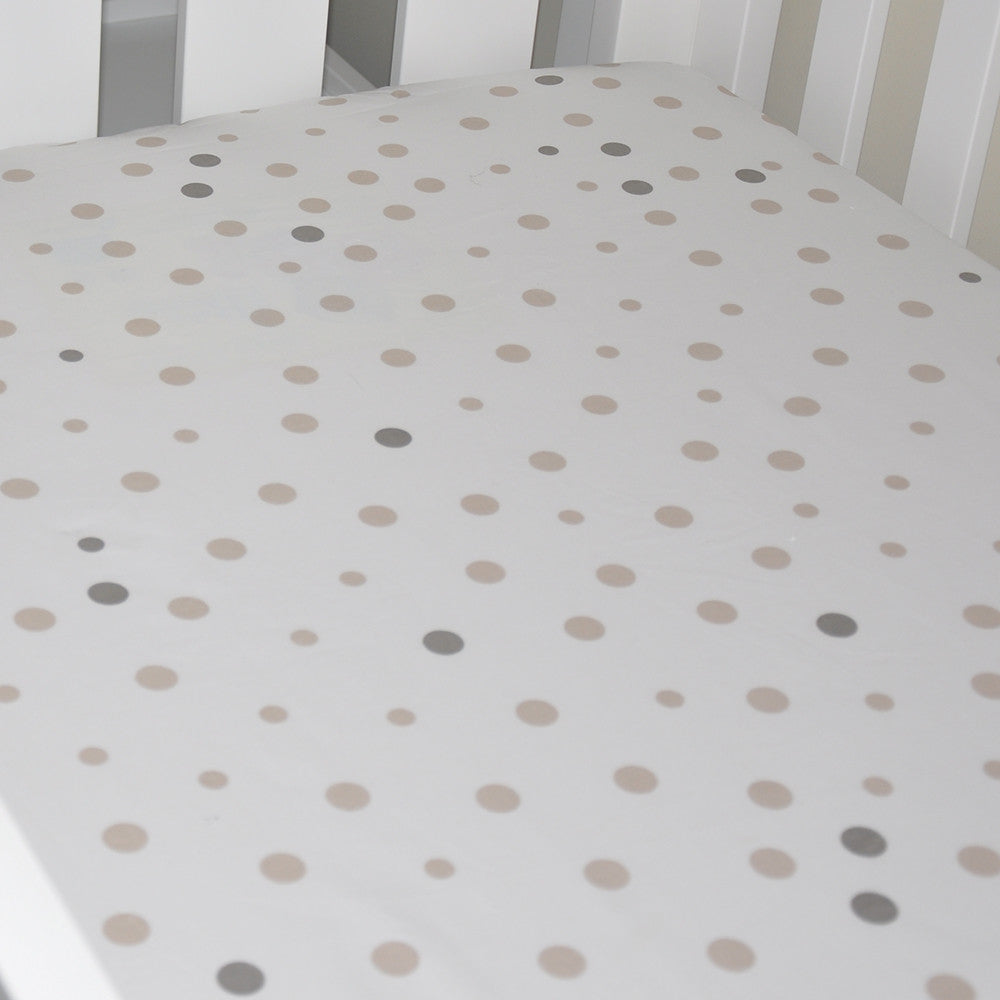 Made from 100% Cotton Jersey and printed with eye-catching designs, the Little Turtle Baby Fitted Cot Sheets range will complement your baby's nursery.  Soft and generously sized, these sheets will fit a Boori Cot, as well as all other standard cots.  Features:  100% Stretch Jersey Cotton (fabric weight - 200gsm) Universal size - fits Boori and all standard cots Rectangle shape Size: 77cm x 132cm x 19cm